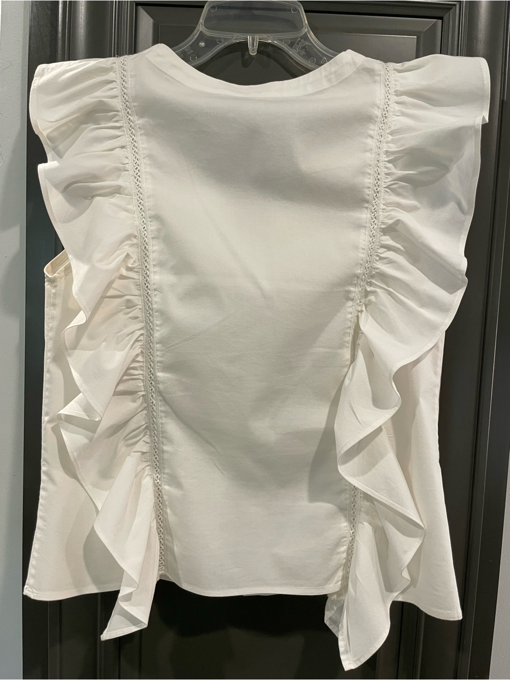 Alice + Olivia White Ruffle V-Neck Sleeveless Blouse - Picture 7 of 9